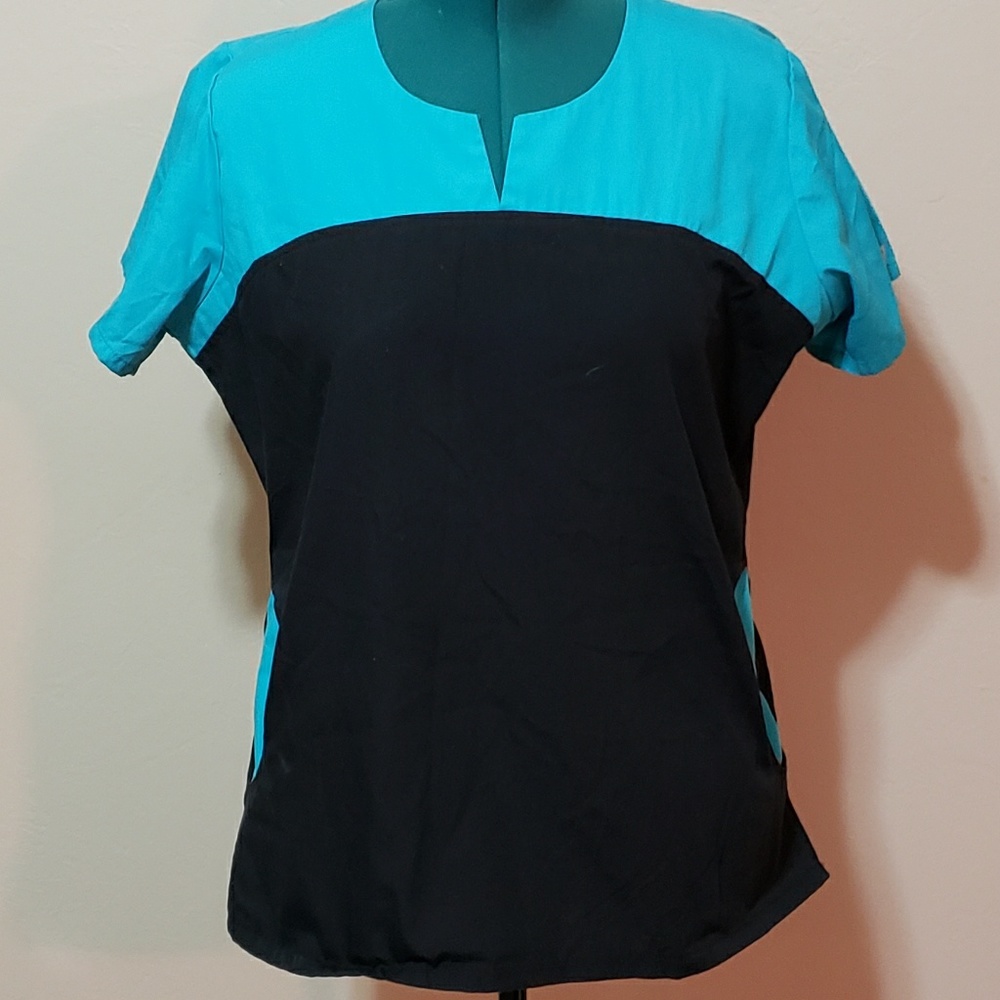 Uniform Advantage Scrub Top